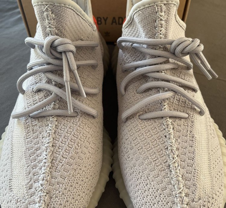 Yeezy 350 V2 Tail Light Adidas - Size 8