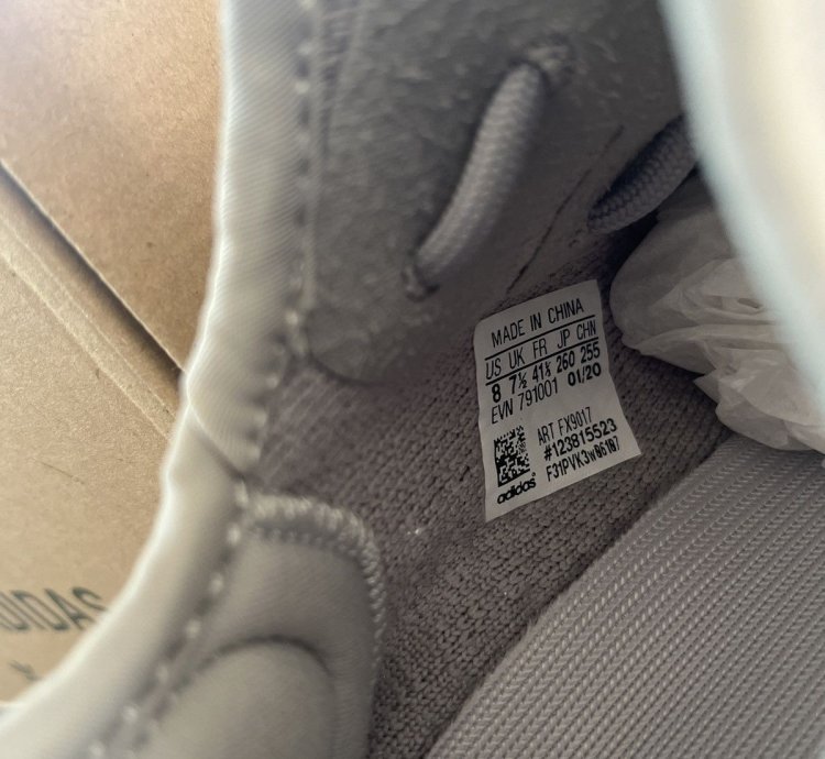 Yeezy 350 V2 Tail Light Adidas - Size 8