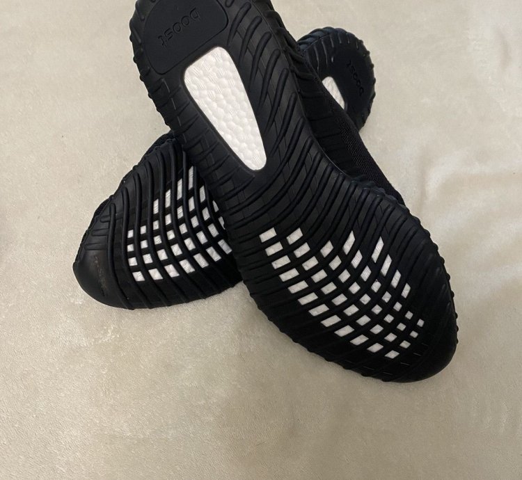 Yeezy 350v2 Onyx
