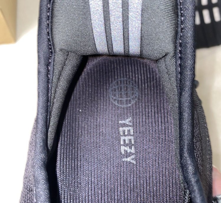 Yeezy 350v2 Onyx