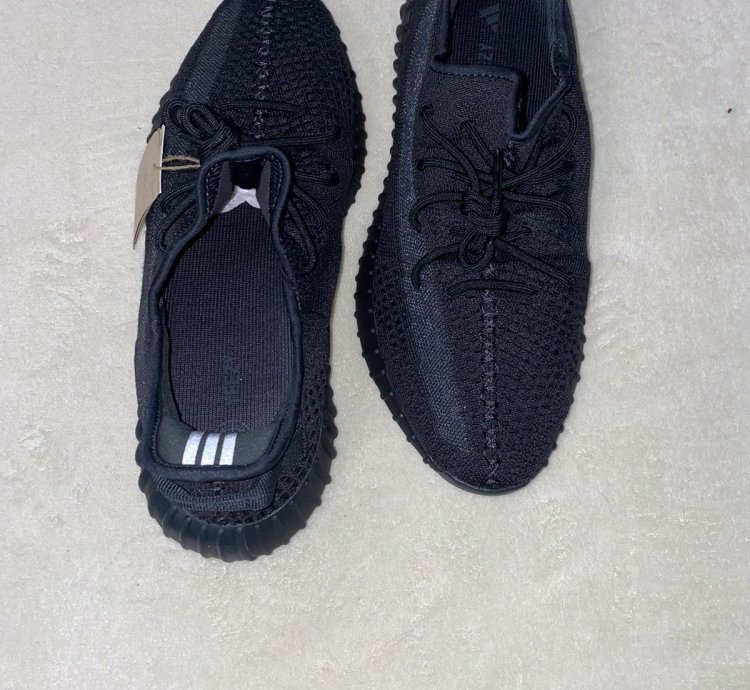Yeezy 350v2 Onyx
