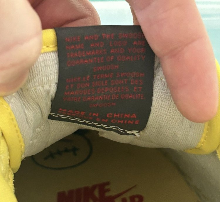 Air Jordan 1 Low Travis Scott Canary