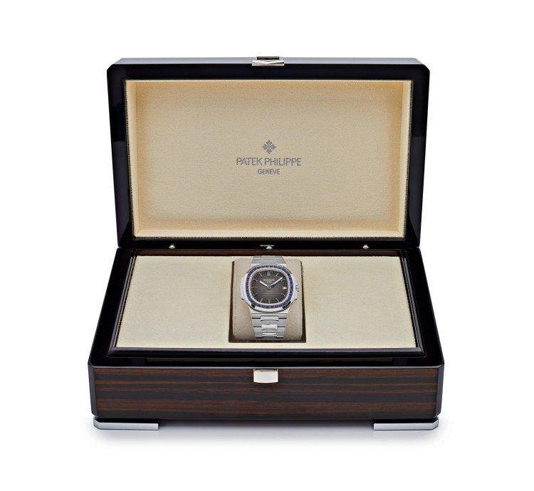 Patek Philippe Nautilus 5711 111p-001 Platinum Blue Sapphire