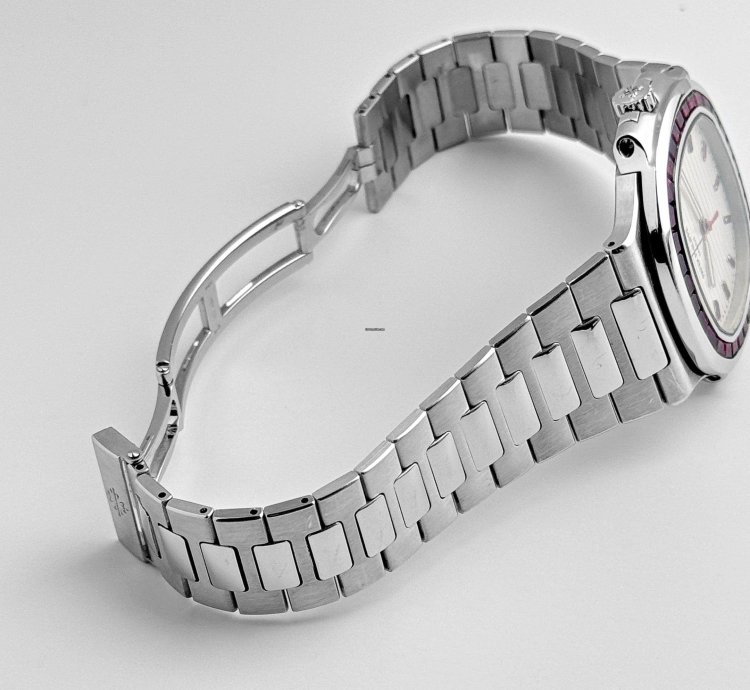 Patek Philippe Nautilus 5711 112p-010 Platinum White Dial Ruby Bezel