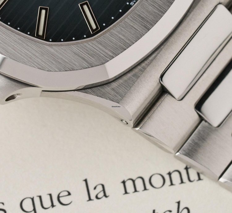 Patek Philippe Nautilus 5711 1a - Blue Dial - Excellent Condition - Full Set