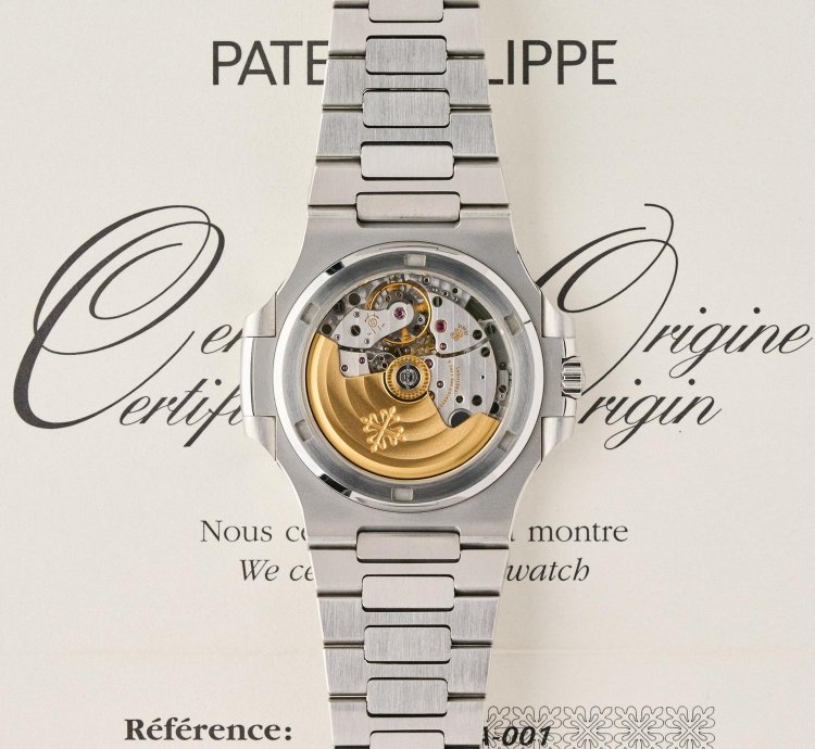 Patek Philippe Nautilus 5711 1a - Blue Dial - Excellent Condition - Full Set