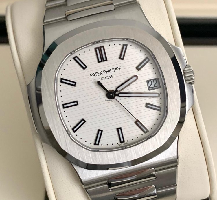 Patek Philippe Nautilus 5711 1a 2012 Full Set