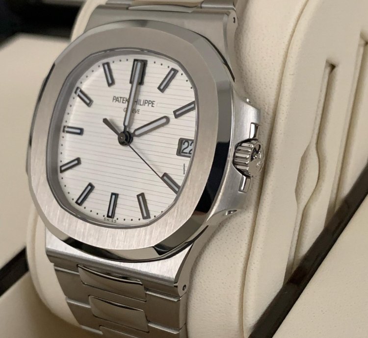 Patek Philippe Nautilus 5711 1a 2012 Full Set