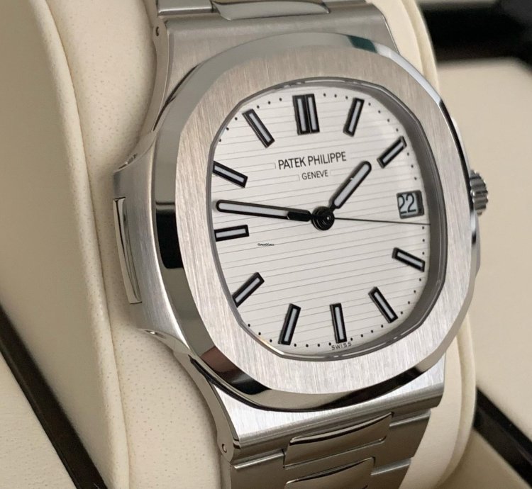 Patek Philippe Nautilus 5711 1a 2012 Full Set