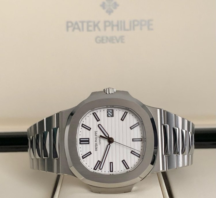 Patek Philippe Nautilus 5711 1a 2012 Full Set