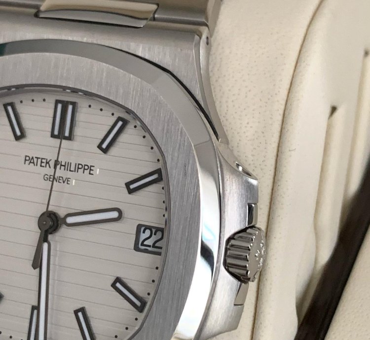 Patek Philippe Nautilus 5711 1a 2012 Full Set