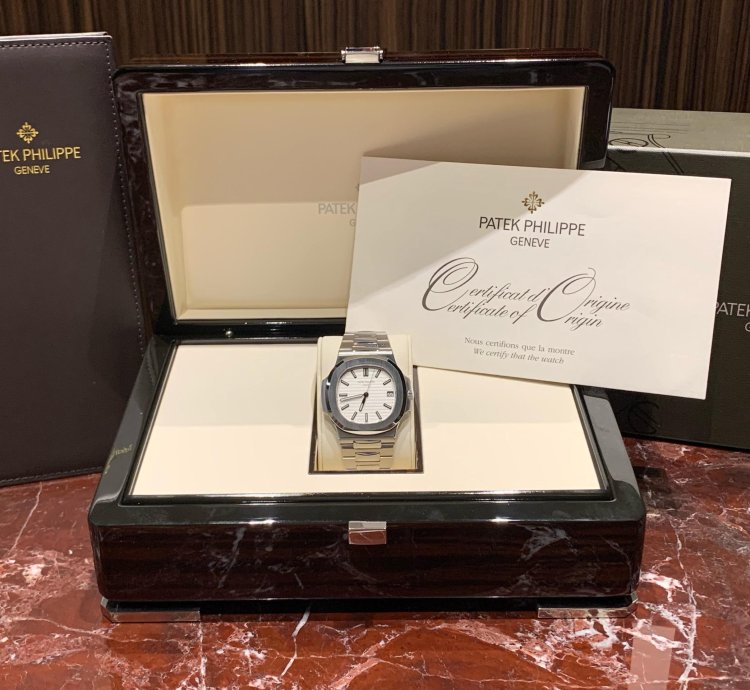 Patek Philippe Nautilus 5711 1a 2012 Full Set