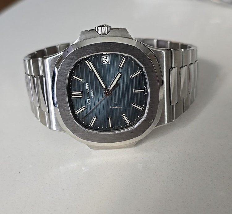 Patek Philippe Nautilus 5711 1a 40mm Blue Dial Auto Watch 2008 Papers