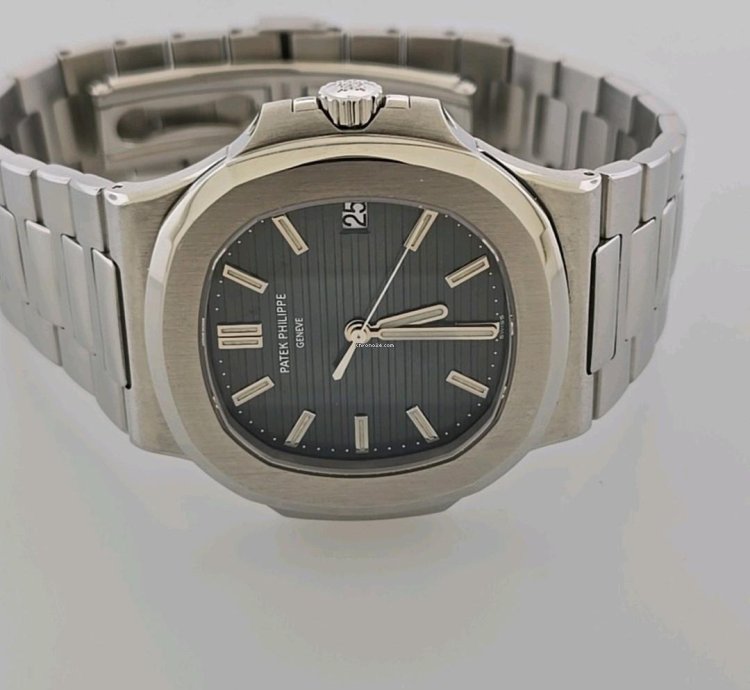 Patek Philippe Nautilus 5711 1a 40mm Blue Dial Auto Watch 2008 Papers