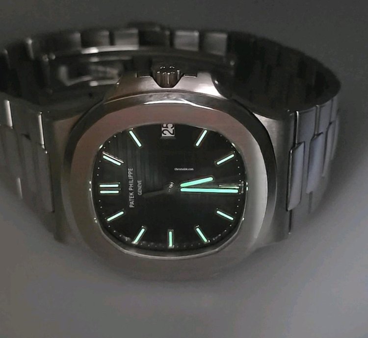 Patek Philippe Nautilus 5711 1a 40mm Blue Dial Auto Watch 2008 Papers