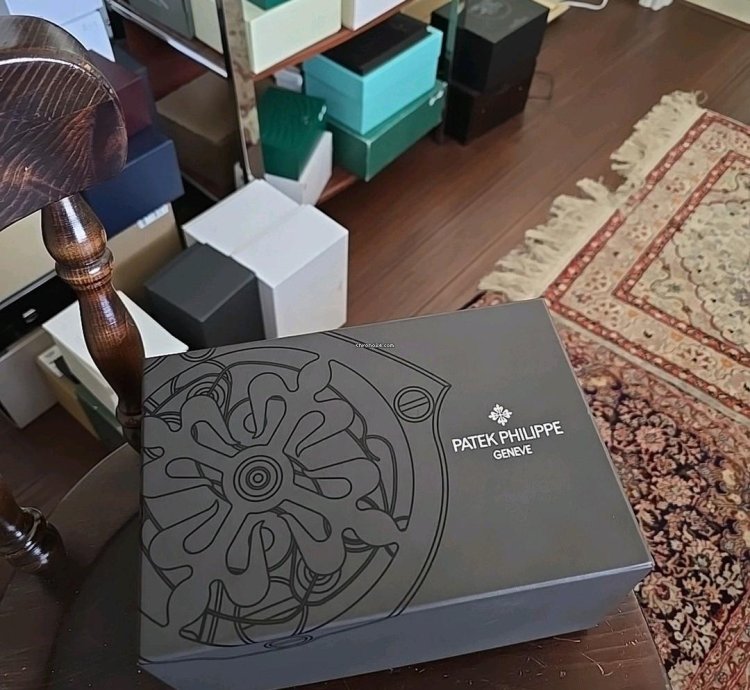 Patek Philippe Nautilus 5711 1a 40mm Blue Dial Auto Watch 2008 Papers