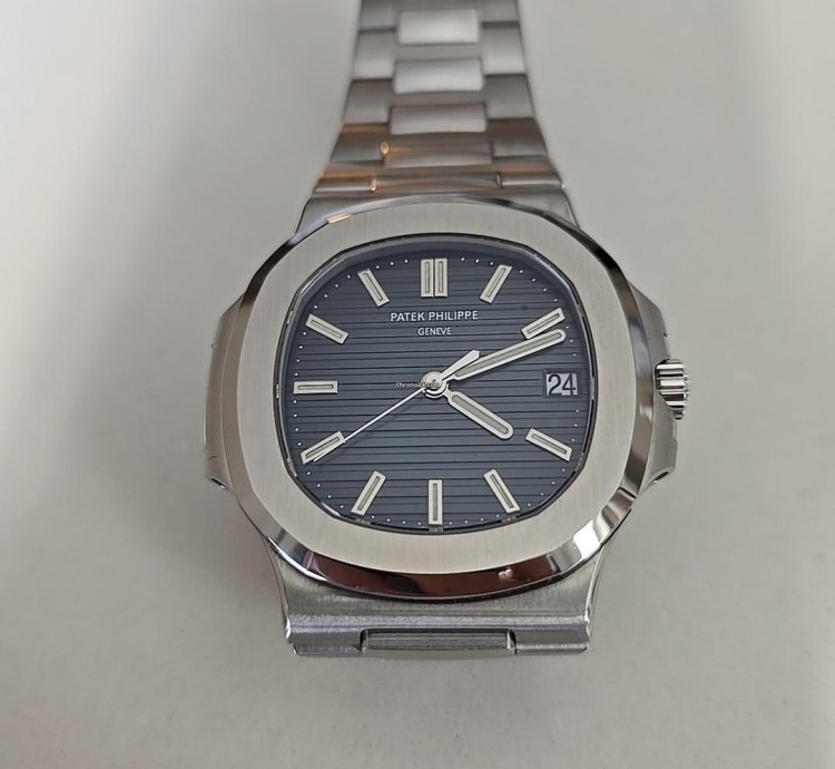 Patek Philippe Nautilus 5711 1a 40mm Blue Dial Auto Watch 2008 Papers