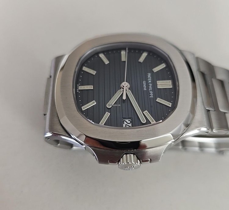Patek Philippe Nautilus 5711 1a 40mm Blue Dial Auto Watch 2008 Papers