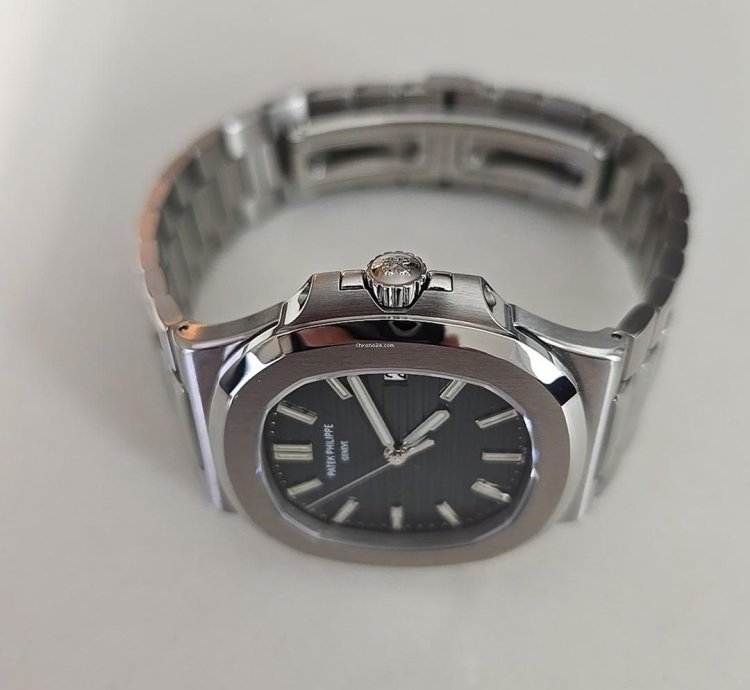 Patek Philippe Nautilus 5711 1a 40mm Blue Dial Auto Watch 2008 Papers