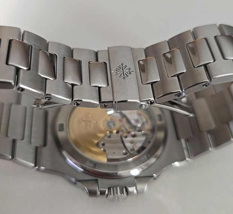 Patek Philippe Nautilus 5711 1a 40mm Blue Dial Auto Watch 2008 Papers