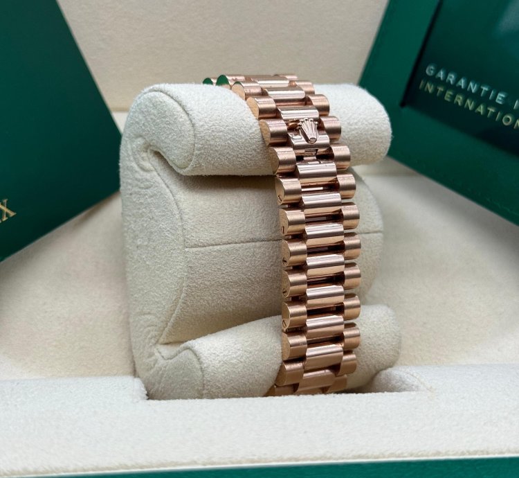 Rolex Day-date 40 40mm 18k Rose Gold Chocolate Motif Dial 228235 Complete Set