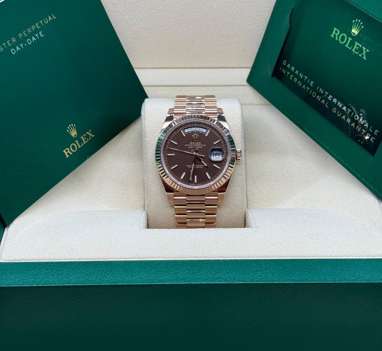 Rolex Day-date 40 40mm 18k Rose Gold Chocolate Motif Dial 228235 Complete Set