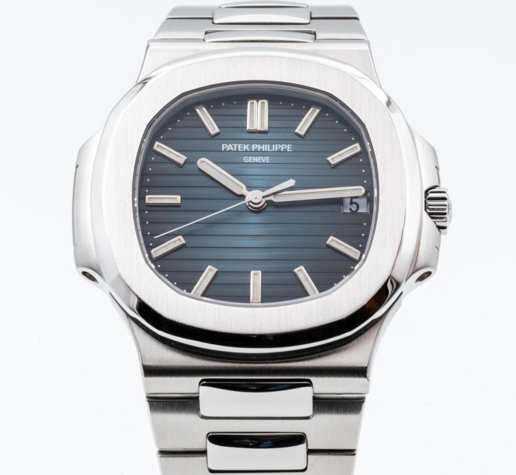 Patek Philippe Nautilus 5711 1a Blue Dial Steel Bracelet Full Set