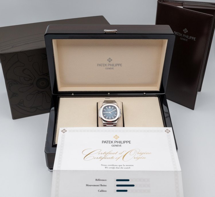 Patek Philippe Nautilus 5711 1a Blue Dial Steel Bracelet Full Set