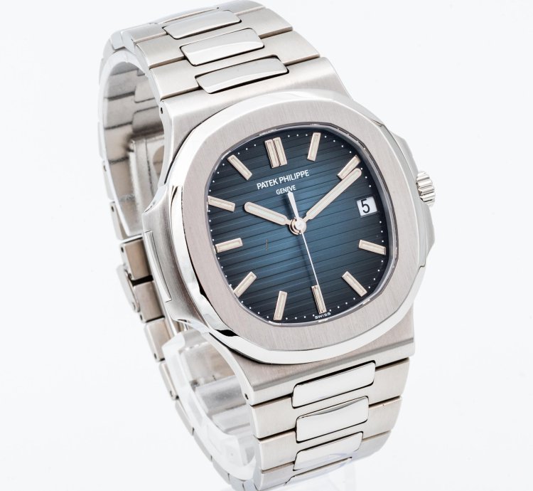 Patek Philippe Nautilus 5711 1a Blue Dial Steel Bracelet Full Set