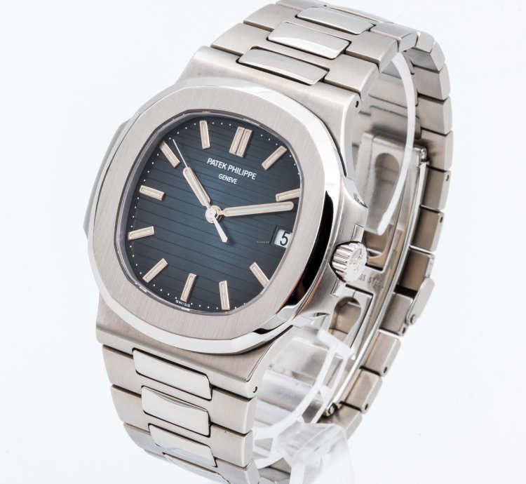 Patek Philippe Nautilus 5711 1a Blue Dial Steel Bracelet Full Set