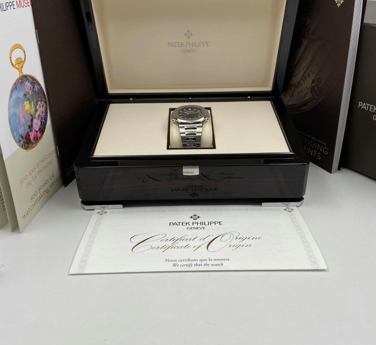 Patek Philippe Nautilus 5711 1a Blue Mint