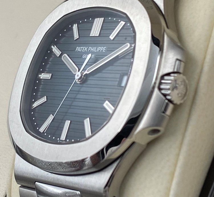 Patek Philippe Nautilus 5711 1a Blue Mint
