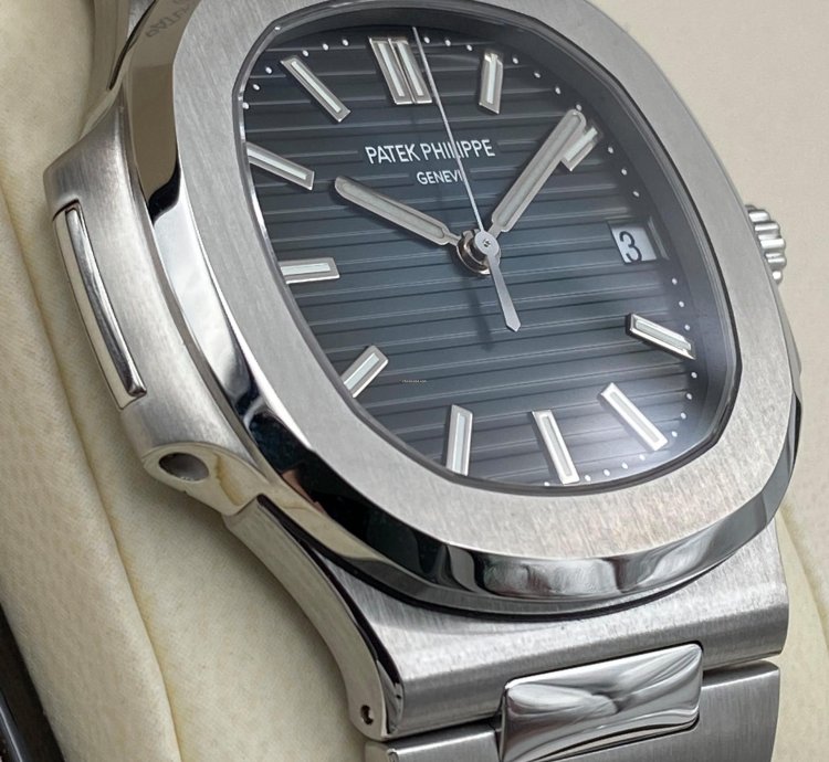 Patek Philippe Nautilus 5711 1a Blue Mint
