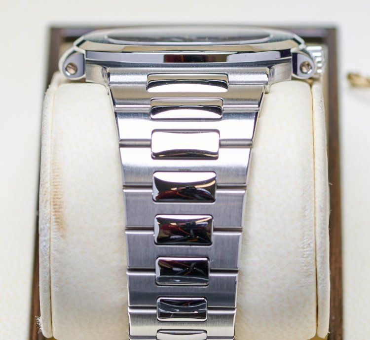 Patek Philippe Nautilus 5711 1a Blue Service 2025