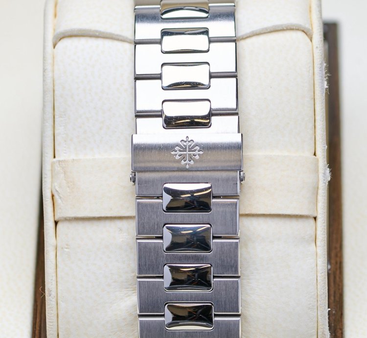 Patek Philippe Nautilus 5711 1a Blue Service 2025