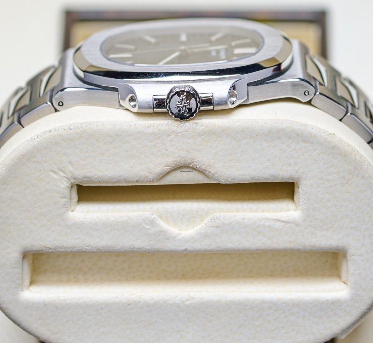 Patek Philippe Nautilus 5711 1a Blue Service 2025