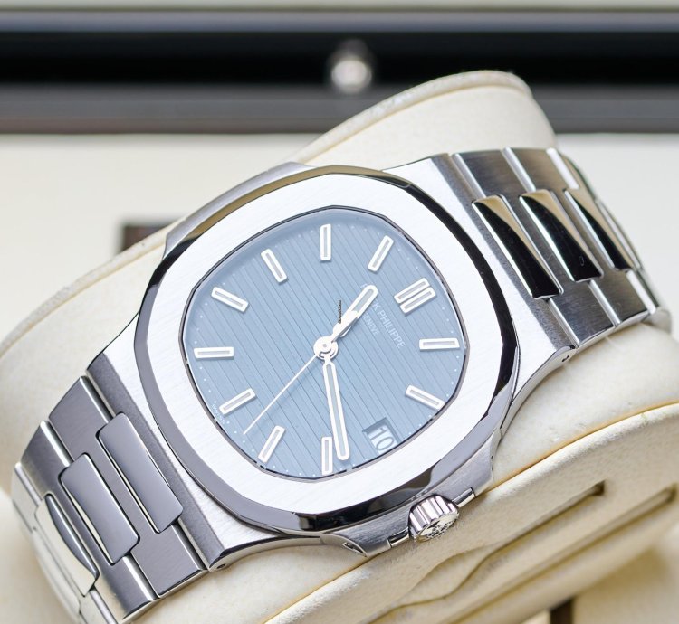 Patek Philippe Nautilus 5711 1a Blue Service 2025