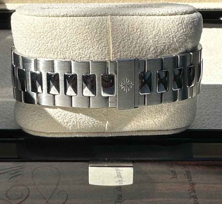 Patek Philippe Nautilus 5711 1a Green Factory Dial Orig Blue Dial Cal 315 Extract Of The Archives