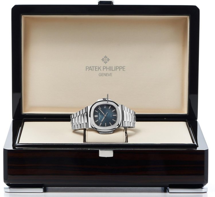 Patek Philippe Nautilus 5711 1a Tiffany Co Stamped Blue Dial 2009 Mint