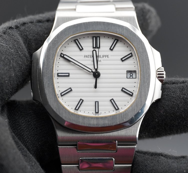 Patek Philippe Nautilus 5711 1a White Fullset st 949 Rare Discontinued Model