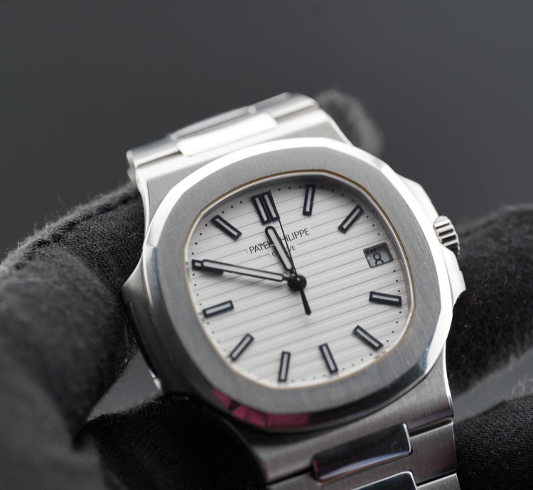 Patek Philippe Nautilus 5711 1a White Fullset st 949 Rare Discontinued Model
