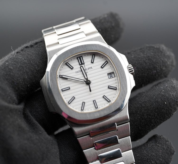 Patek Philippe Nautilus 5711 1a White Fullset st 949 Rare Discontinued Model