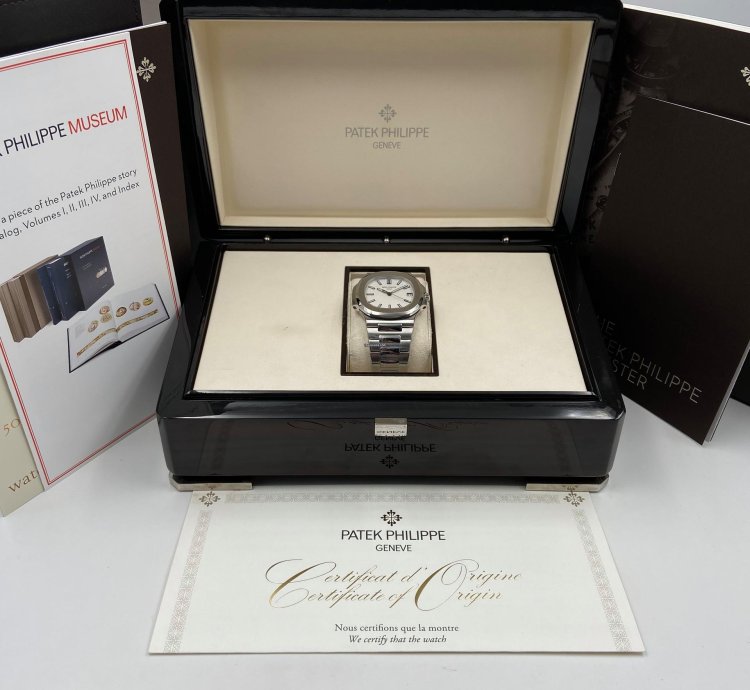 Patek Philippe Nautilus 5711 1a White Mint
