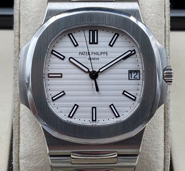 Patek Philippe Nautilus 5711 1a White Mint