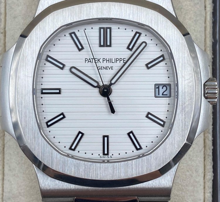 Patek Philippe Nautilus 5711 1a White Mint