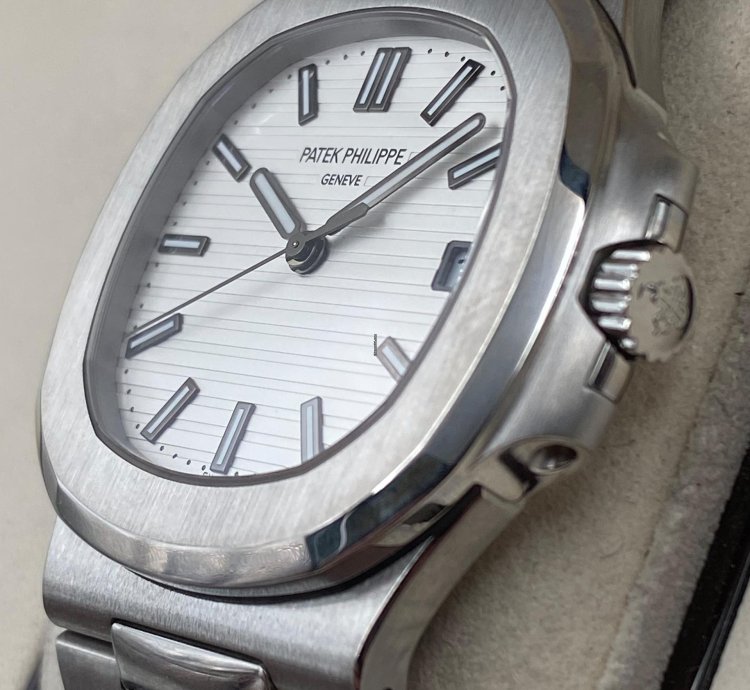 Patek Philippe Nautilus 5711 1a White Mint