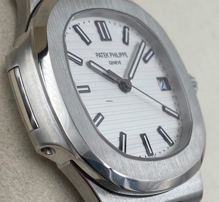 Patek Philippe Nautilus 5711 1a White Mint