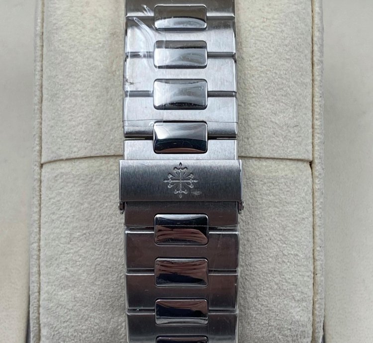 Patek Philippe Nautilus 5711 1a White Mint