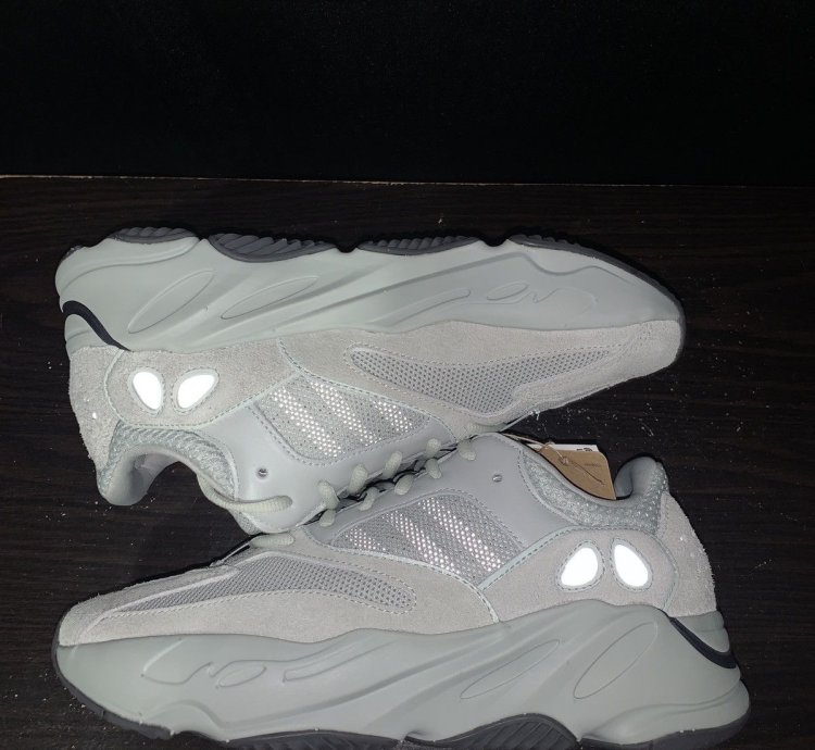 Yeezy 700