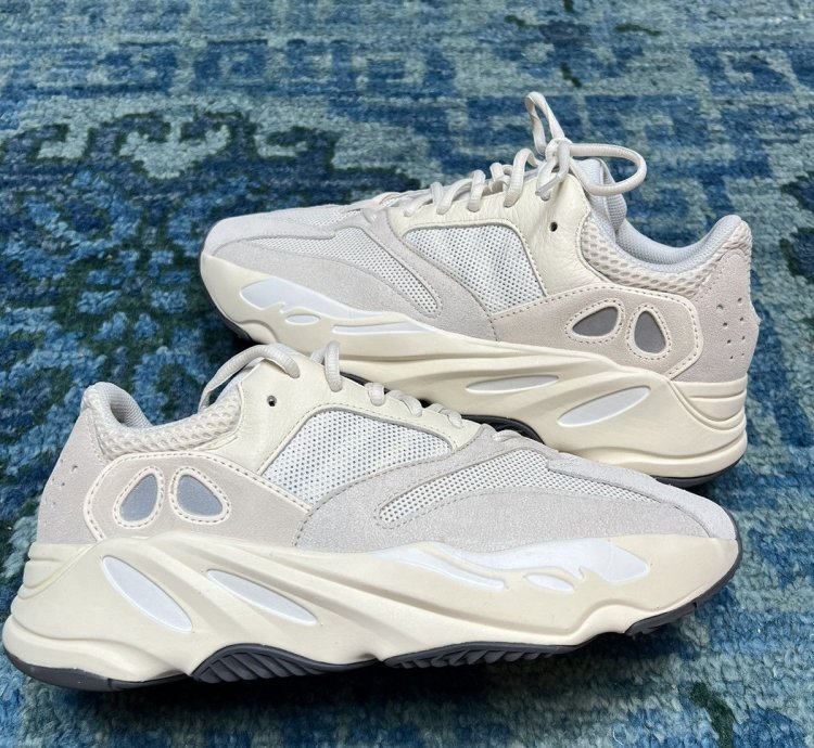 Yeezy 700 Analog